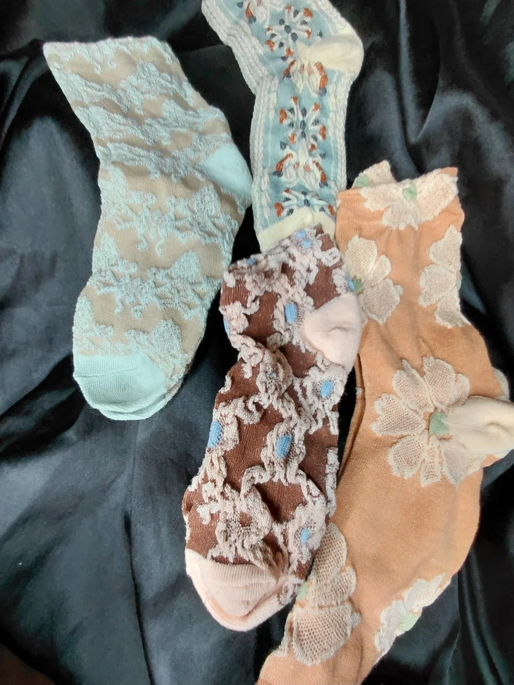 Women's 3-D Floral Lace Socks